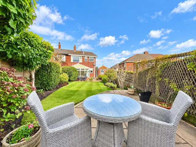 Axholme Close, Thingwall, CH61, photo 2