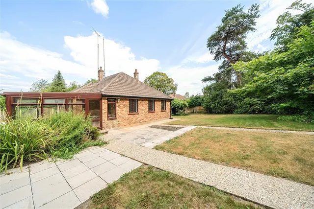 Photo 3 — St. Aubyns Close, Orpington, BR6