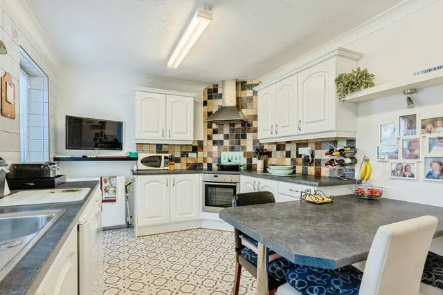 Photo 3 — Glendale Close, Burnley, Lancashire, BB11