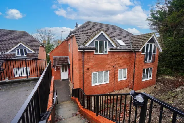 Conifer Rise, Goodearl Court, HP12, photo 1