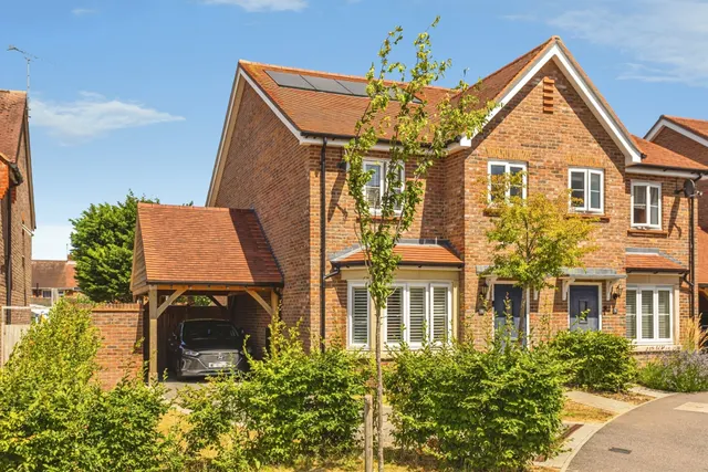 Bonnet Lane, Burgess Hill, photo 1