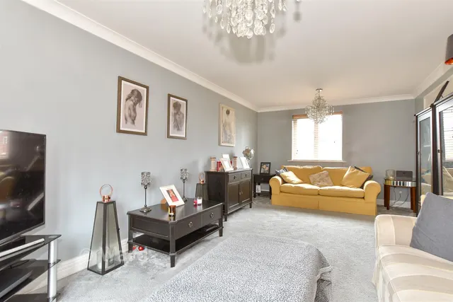 Baryntyne Crescent, Rochester, ME3, photo 2