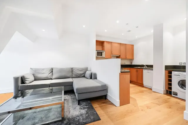 Langham Street, Fitzrovia, W1W, photo 1