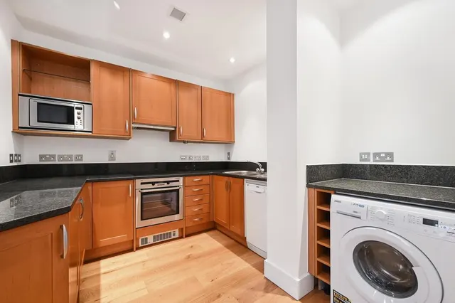 Langham Street, Fitzrovia, W1W, photo 2
