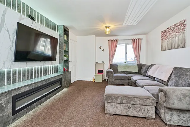 Stroud Avenue, Willenhall, WV12, photo 3