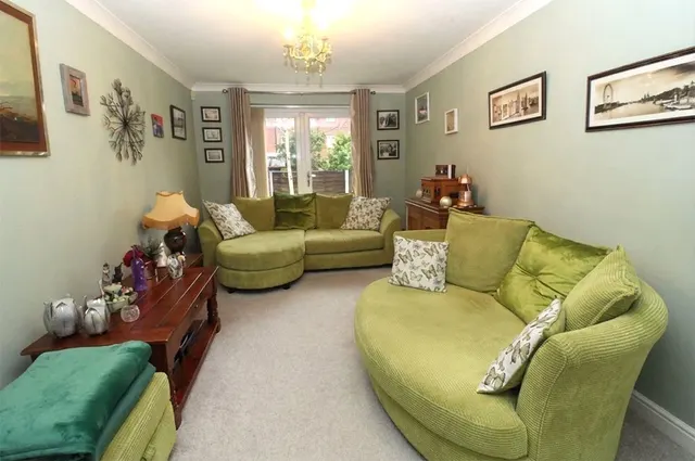 Rosefinch Road, West Timperley, WA14, photo 3