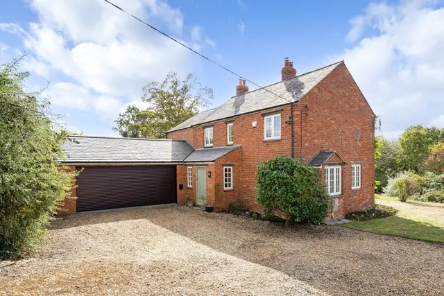 Brackley Road, Greatworth, OX17, photo 1