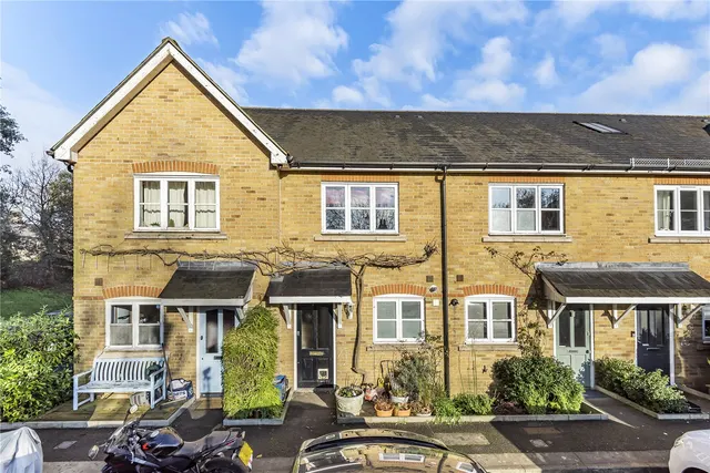 Hill House Drive, Hampton, London, TW12 2FD, photo 1