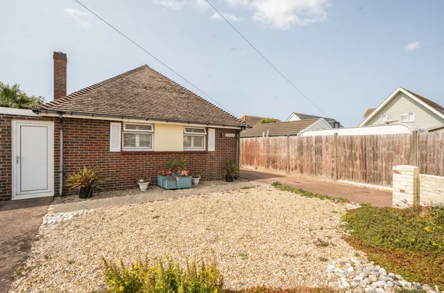 Longlands Road, East Wittering, PO20, photo 1
