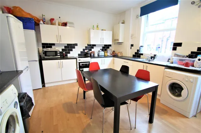 Ash Road, Headingley, LS6, photo 2