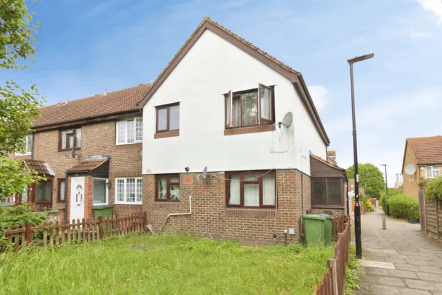 Goldfinch Road, London, SE28, photo 2