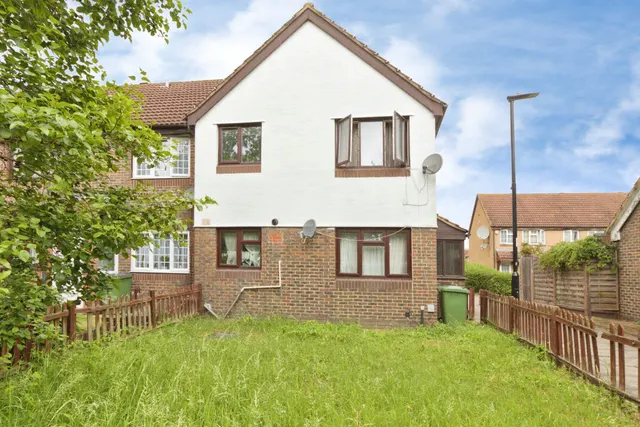 Goldfinch Road, London, SE28, photo 1