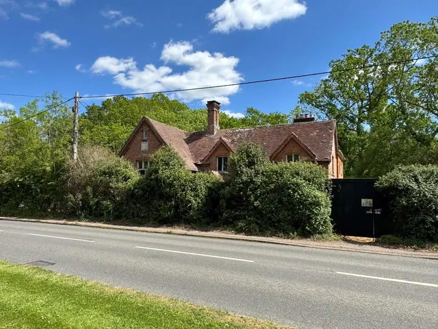 Vicarage Hill, Loxwood, RH14, photo 1