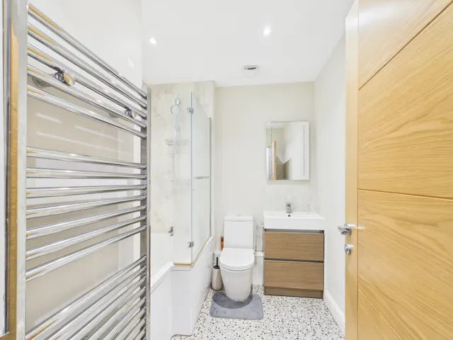 Photo 3 — Flat 11, 10 Portland Street, Cheltenham, GL52 2PB