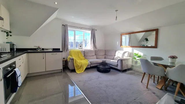 Jasmine Square, Reading, RG5, photo 1