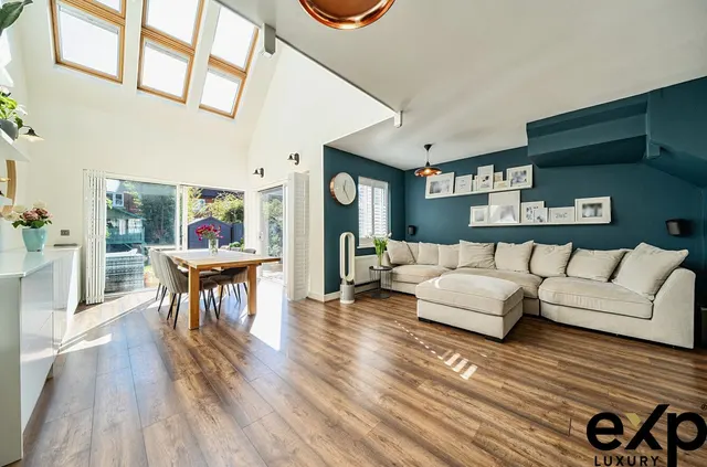 Priddy Place, Redhill, RH1, photo 1