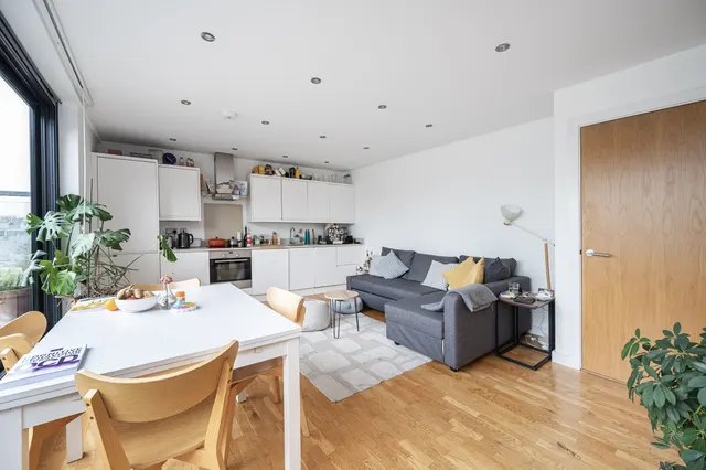 Flat 16, 40 Hackney Road, London, photo 1