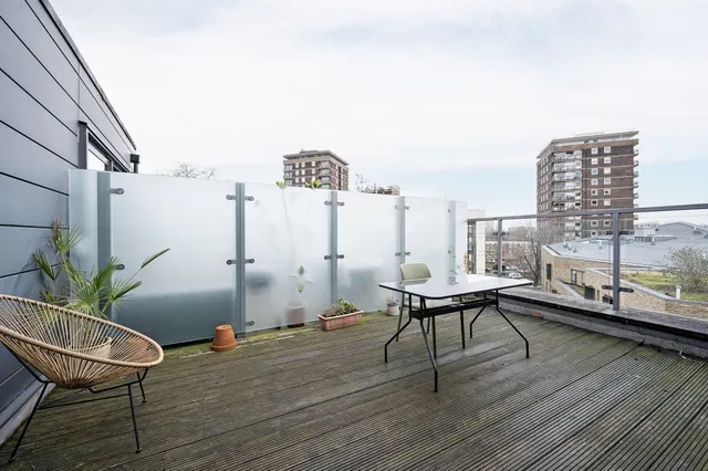 Photo 3 — Flat 16, 40 Hackney Road, London