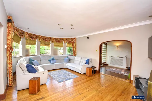 Heath Drive, Exhibition Estate, RM2, photo 2