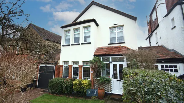 The Avenue, Loughton, photo 1