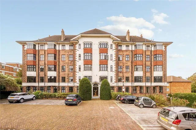 2 bedroom flat — Greystoke Lodge, Hanger Lane, Ealing, W5 1EW