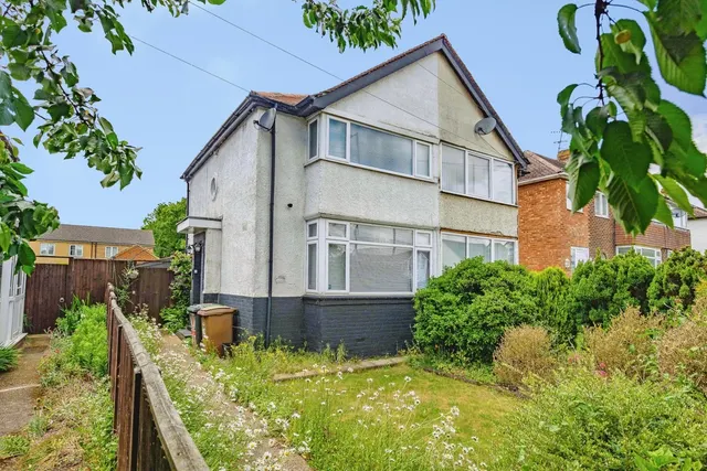 Sundon Park Road, Luton, Bedfordshire, LU3, photo 1