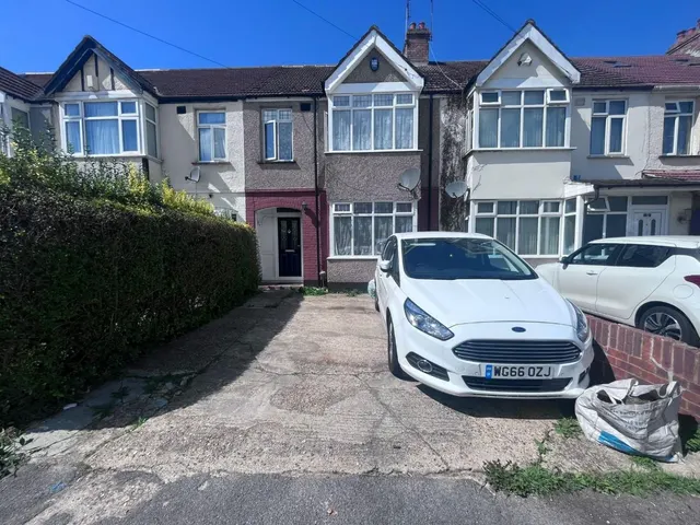 Clement Gardens, Hayes, photo 1