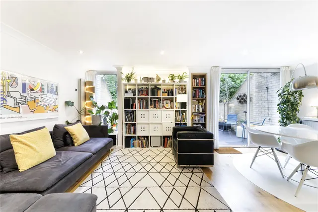 Photo 2 — Apex Close, Beckenham, BR3