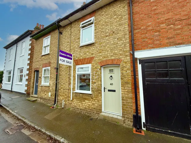 High Street, Wing LU7 0NR, photo 1