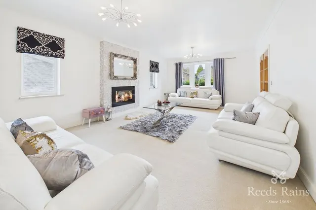 Photo 2 — Southedge Close, Hipperholme, West Yorkshire, HX3