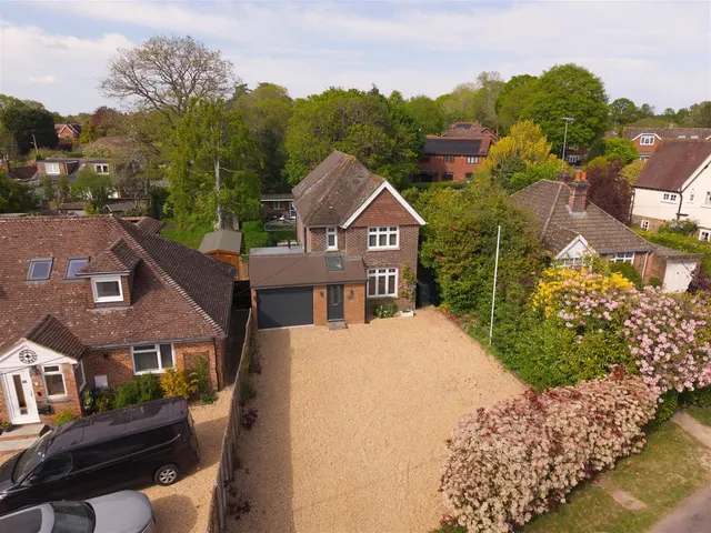 Winterpit Lane, Horsham, West Sussex RH13 6NA, photo 1