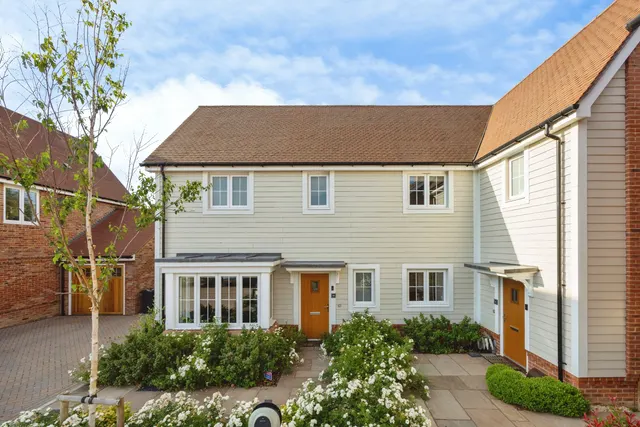 Charlie Close, Cranleigh, GU6, photo 1