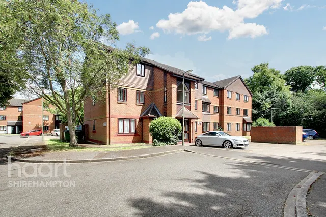 Dutch Barn Close, Staines-upon-Thames, TW19, photo 1