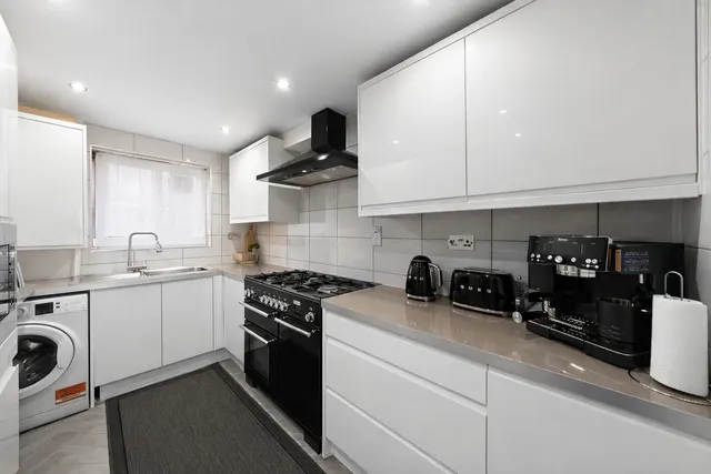Charles Barry Close, London, SW4, photo 3