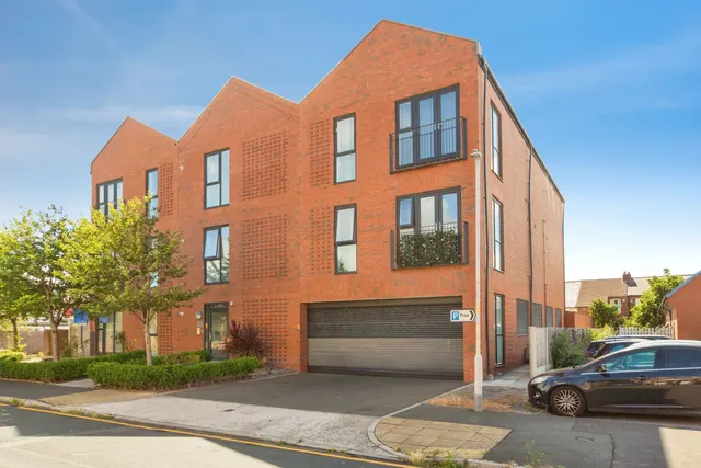 Field Road, Wallasey, CH45, photo 1