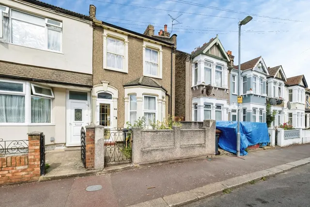 Photo 2 — Cranborne Road, Barking, IG11