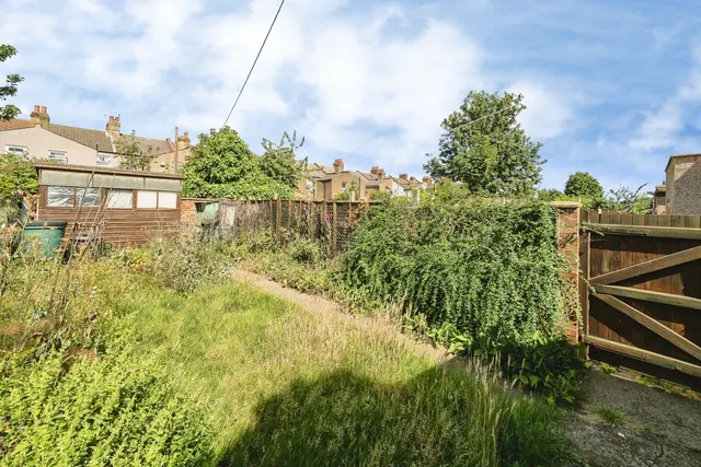 Photo 3 — Cranborne Road, Barking, IG11