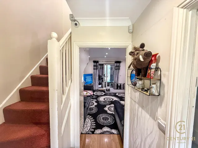 Hubbards Close, Hillingdon, UB8, photo 2