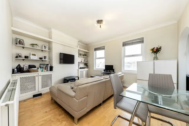 Boston Road, W7, photo 1