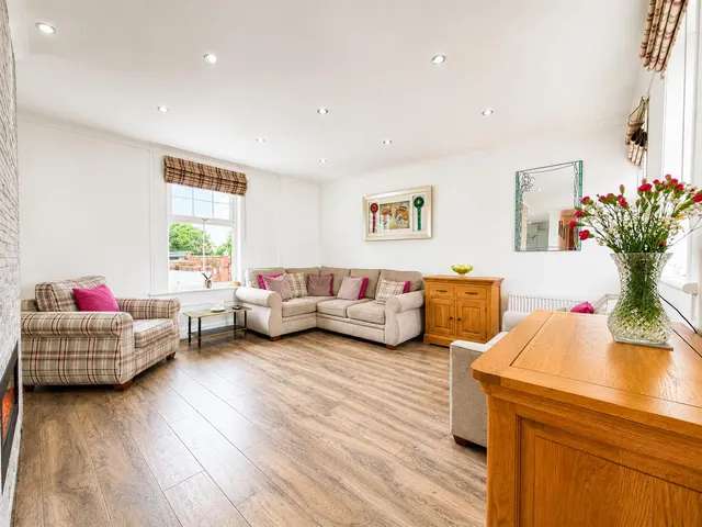 Photo 2 — Glenboig House, Glenboig, Coatbridge, ML5 2RA
