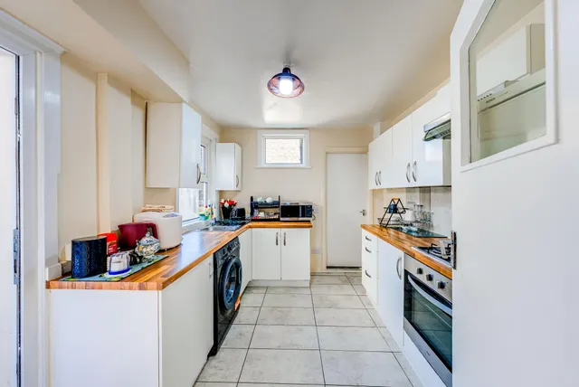 Cemetery Road, London, E7, photo 3