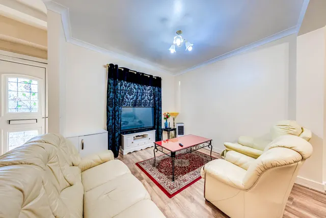 Cemetery Road, London, E7, photo 1
