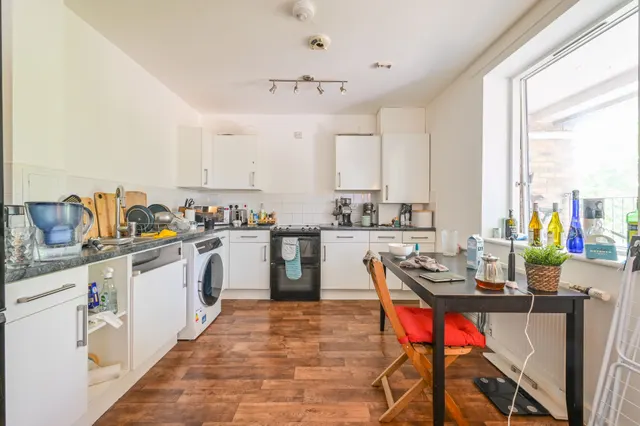 Flat 202, Frederic Court, London, photo 1