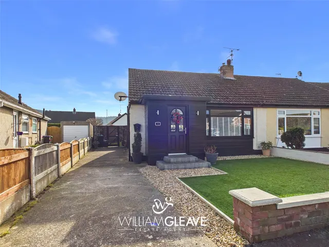 Bangor Crescent, Prestatyn, Denbighshire, LL19 8EN, photo 1
