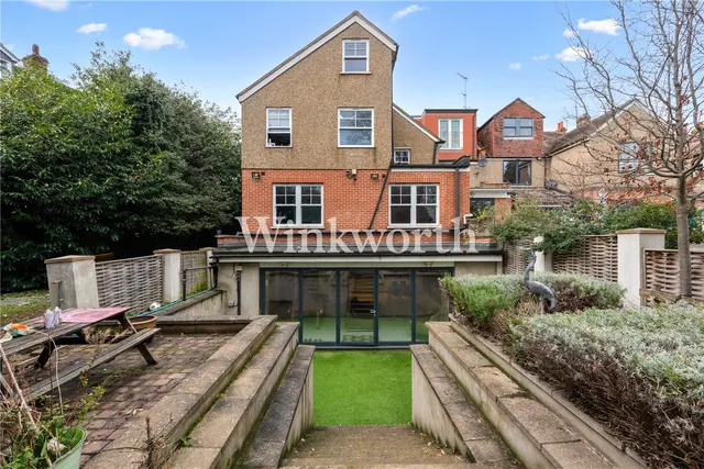 Old Park Road, London, N13, photo 1