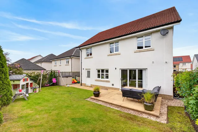 Photo 2 — 160 Cumbrae Drive, Doonfoot, KA7 4GA