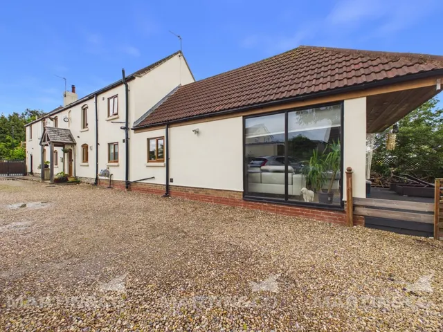 Norton, Doncaster, South Yorkshire, photo 1