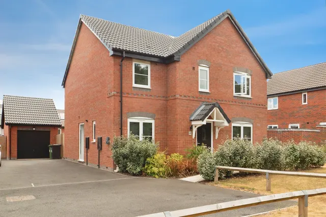 Photo 2 — Windmill View, Shepshed, LOUGHBOROUGH