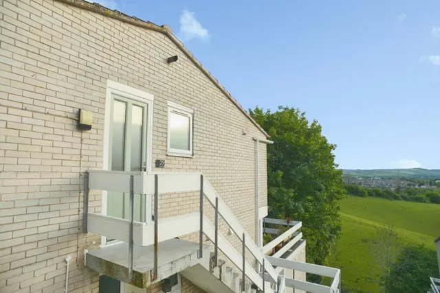 Woodwater Lane, EX2, photo 1
