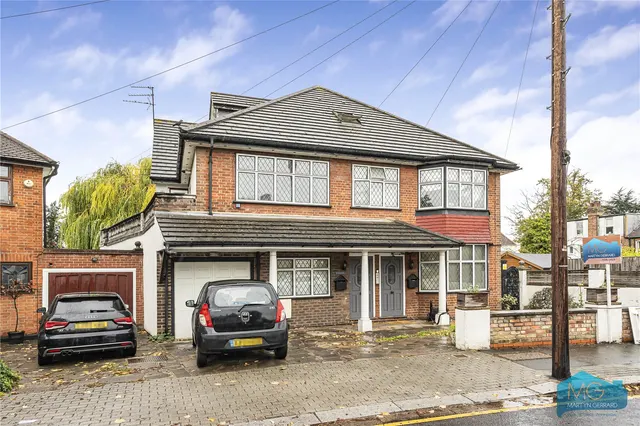 Hutton Grove, North Finchley, N12, photo 1